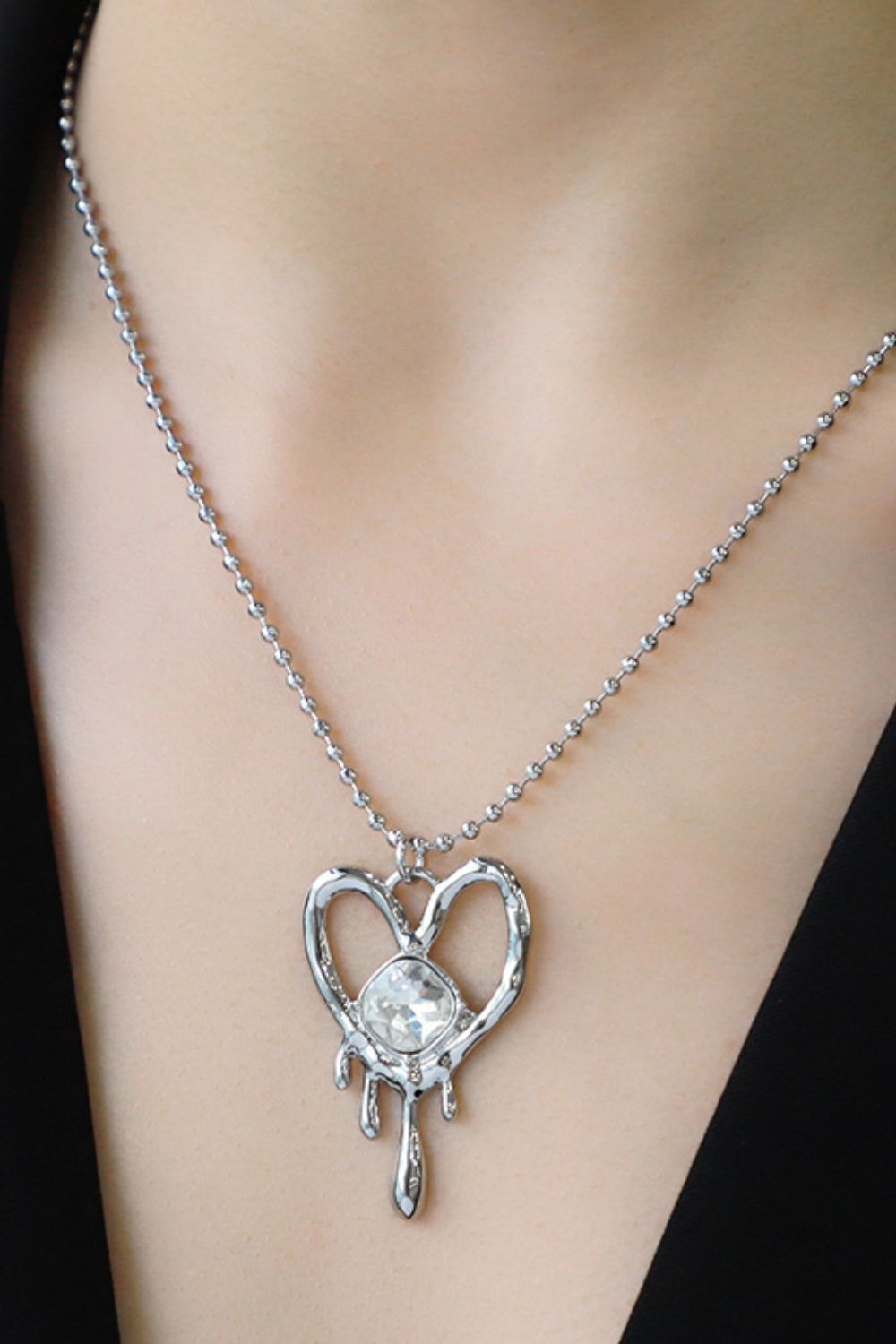 Heart Pendant Inlaid Rhinestone Necklace