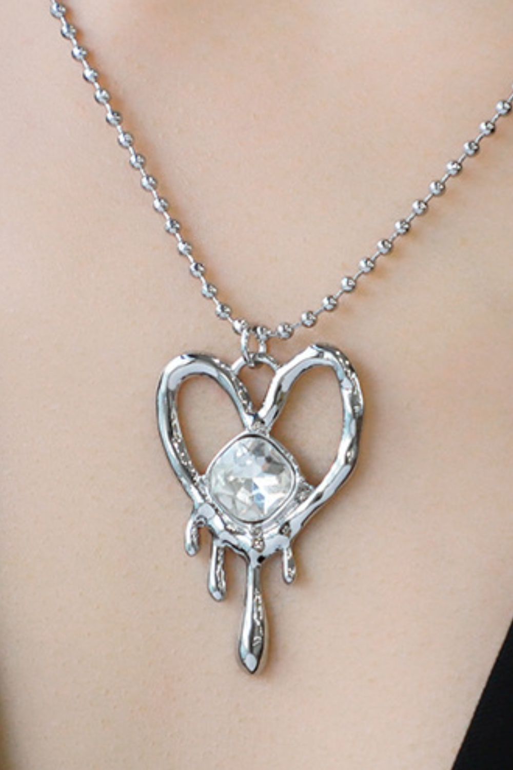 Heart Pendant Inlaid Rhinestone Necklace