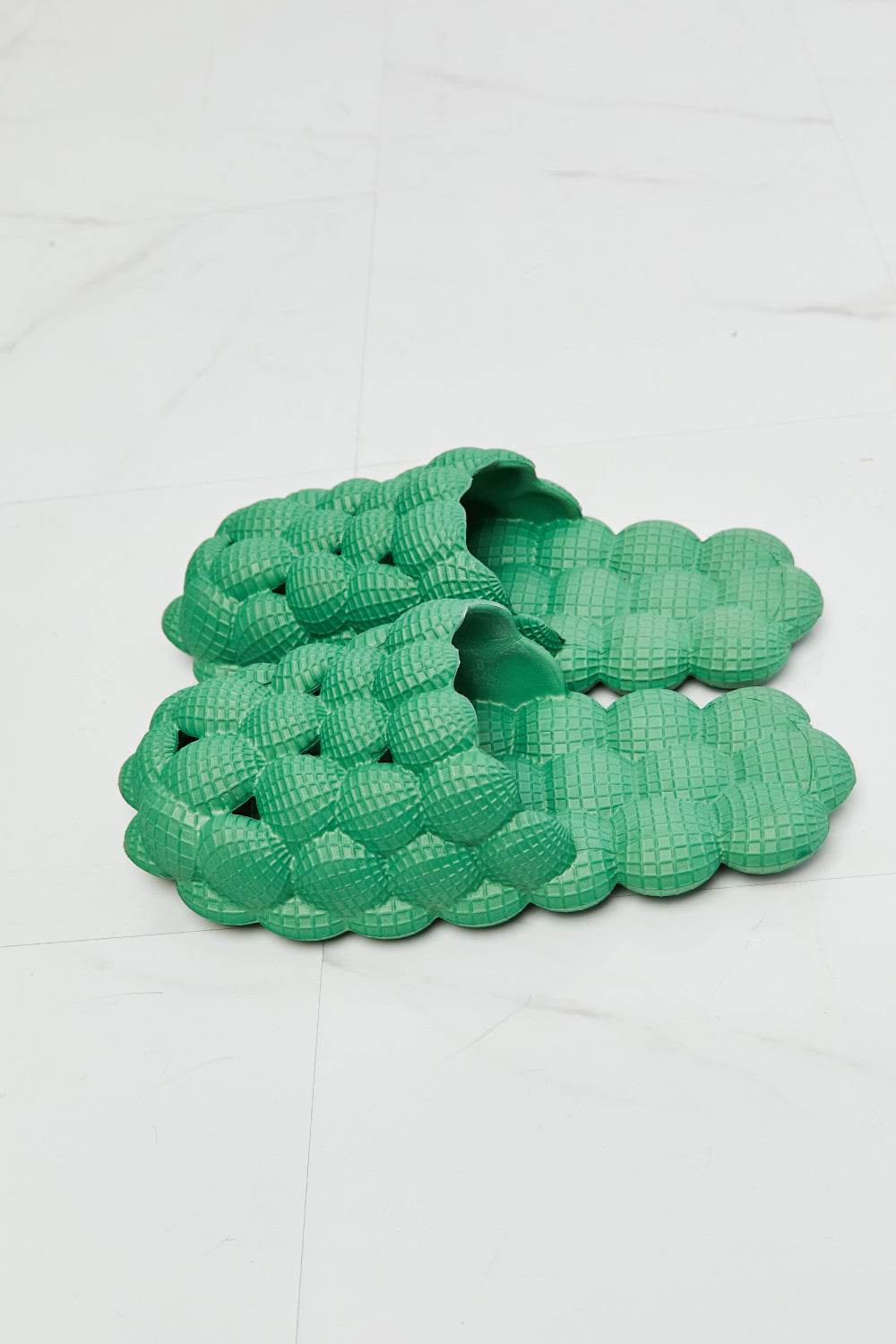 NOOK JOI Laid Back Bubble Slides in Green - BEAUTY COSMOTICS SHOP