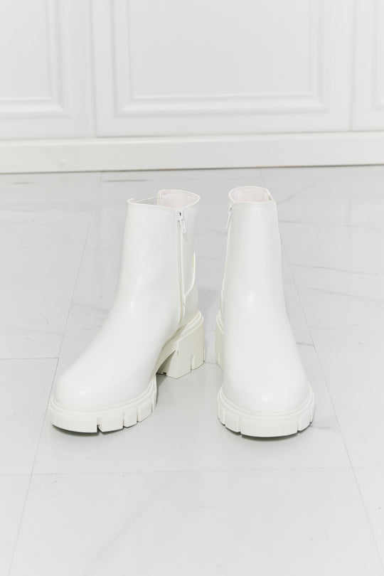 MMShoes What It Takes Lug Sole Chelsea Boots in White - BEAUTY COSMOTICS SHOP