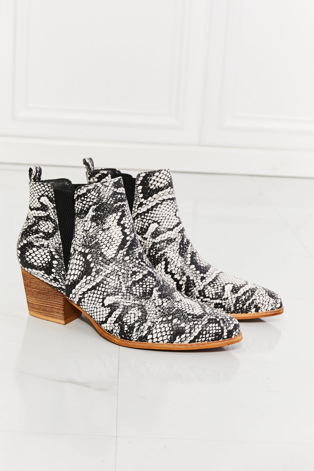 MMShoes Back At It Point Toe Bootie in Snakeskin - BEAUTY COSMOTICS SHOP